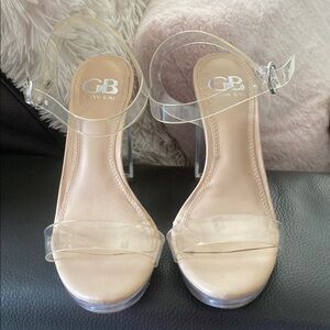 Gianni Bini Cream Tan Heels with Chic Design